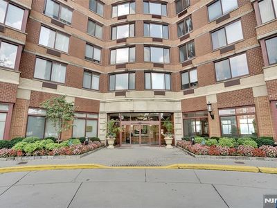 100 Old Palisade Rd APT 4006