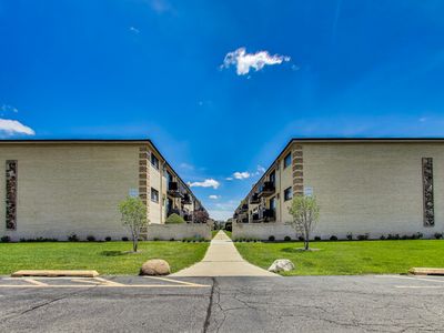 5113 N East River Rd UNIT 1M