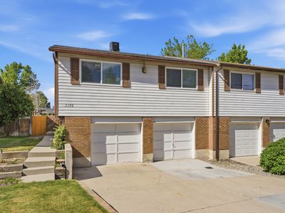 2326 W Heatherglen Dr