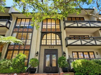 133 S Oakhurst Dr APT 204
