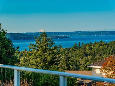 2301 Overview Drive NE