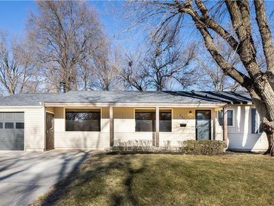7323 Outlook St