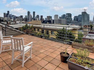 712 E Denny Way #502