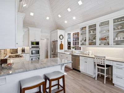 12131 Vendome Pl