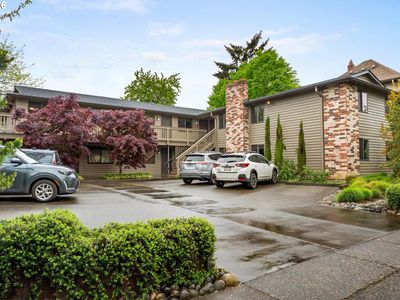 3541 SE Yamhill St