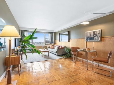 900 W 190th St APT 10E