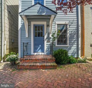 9 College Ave