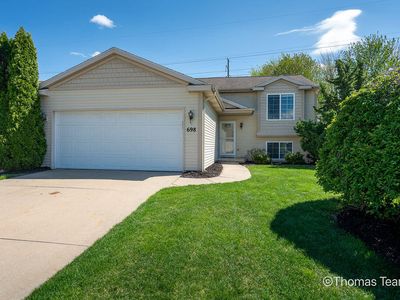 698 Silverbrook Dr SE