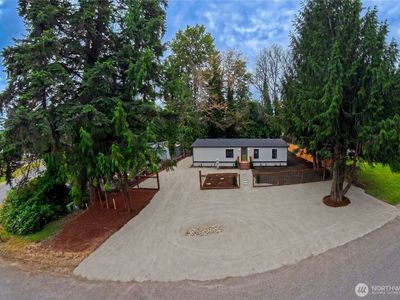11 NE Davey Jones Court