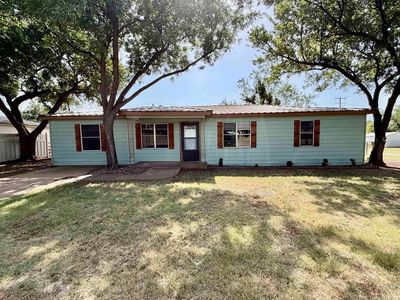 Property at 621 S Park Ave, Iowa Park, TX