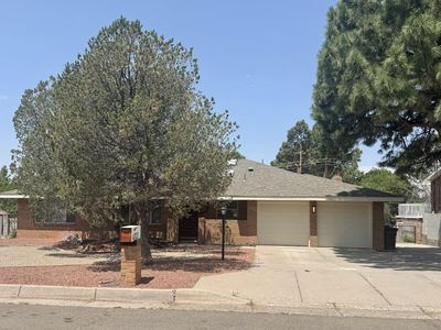 4707 Huntington Dr NE
