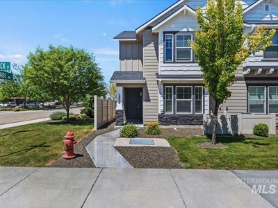 2472 E Blue Tick St