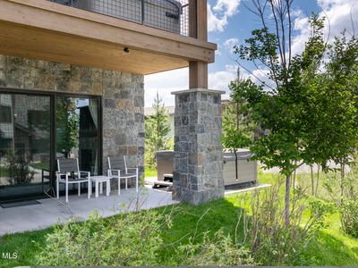 40 SPRINGVIEW LN B-102
