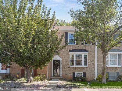 5827 Richardson Mews Sq