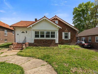 910 Country Club Dr