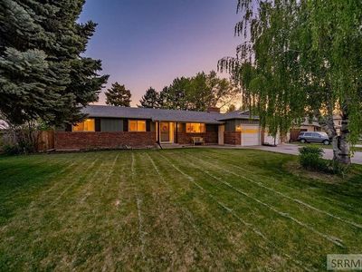 2320 Eastview Dr