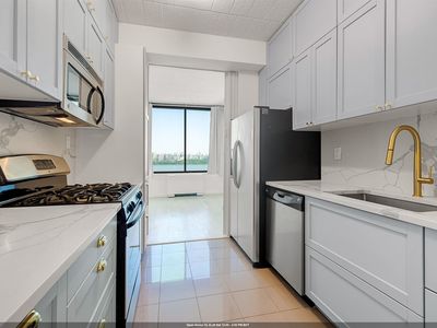 9060 Palisade Ave APT 404