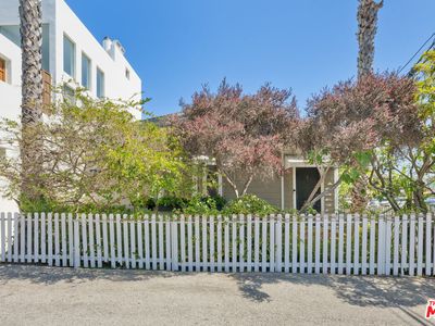 137 Strand St