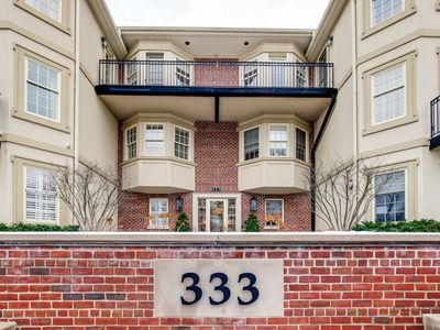 333 E Westminster Rd APT 3C