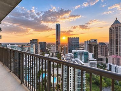 1080 Peachtree St NE Unit 3201