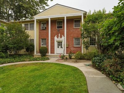 525 E Maple St APT 2