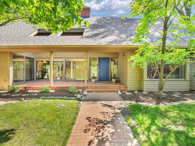 10 Carriage Way
