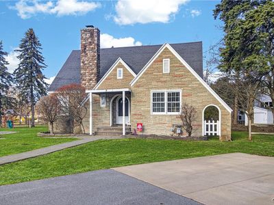 8 Crescent Dr