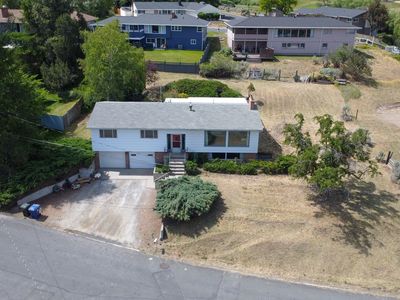2925 Hillcrest Dr