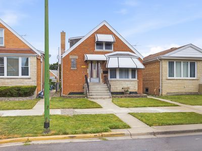 7018 W Newport Ave