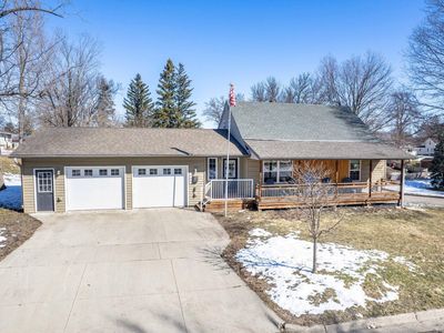 400 W Douglas Ave