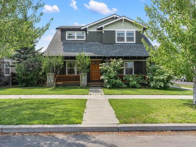 2727 NE Great Horned Pl