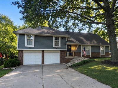 Property at 1001 Wyckwood Dr, Liberty, MO