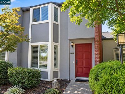 30 Sierra Ln