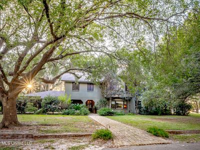 611 Lakeview Dr