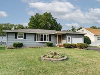 196 Youngs Ave