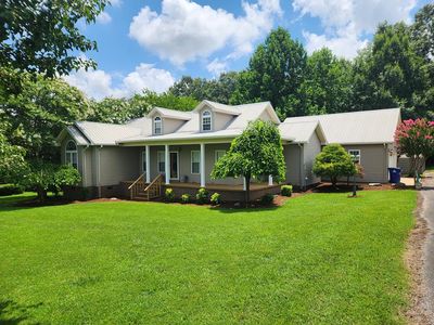 130 W Ashley Dr
