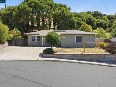 2979 Higuera Ave