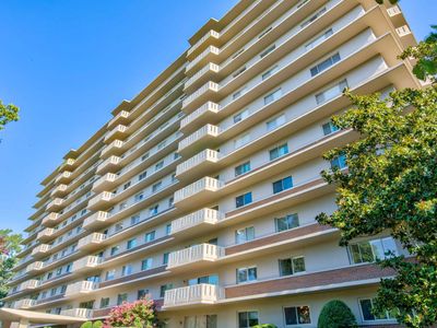 1960 Parkway Ave #403