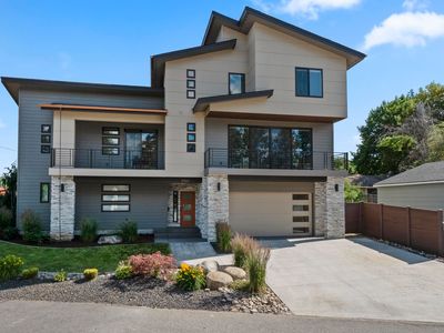 8928 E South Riverway Ave