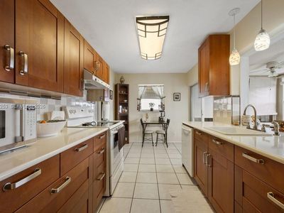 124 SW 10th St