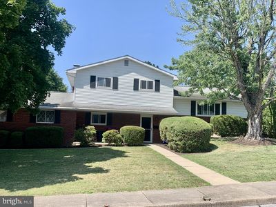 737 Girard Ave