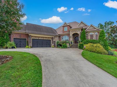 819 E Heathland Dr