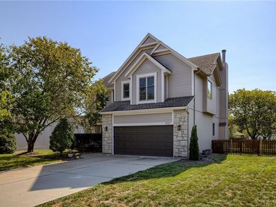 4137 SW Leeward Dr