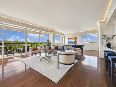 Property at 49 Briar Hollow Ln Unit 702, Houston, TX
