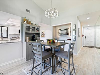 5805 Trailwinds Dr APT 326
