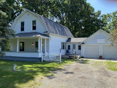 1009 W Grand River Rd