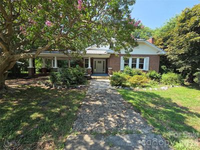 305 W 12th St