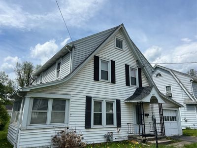 492 Riverside Dr