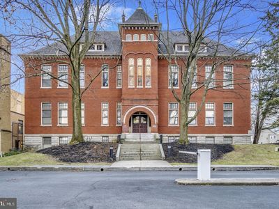 133 W Locust St APT 221