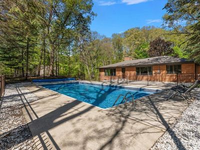 9555 Dunewood Dr